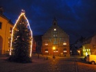 Der Markt und das Rathaus in Alsleben bei Nacht