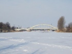 Die Saalebrücke mit der zugefrorenen Saale