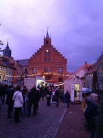 Der Weihnachtsmarkt am späten Nachmittag