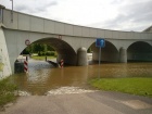 Hochwasser - Die Brückenbögen in Mukrena am 03.06.2013 um 15 Uhr